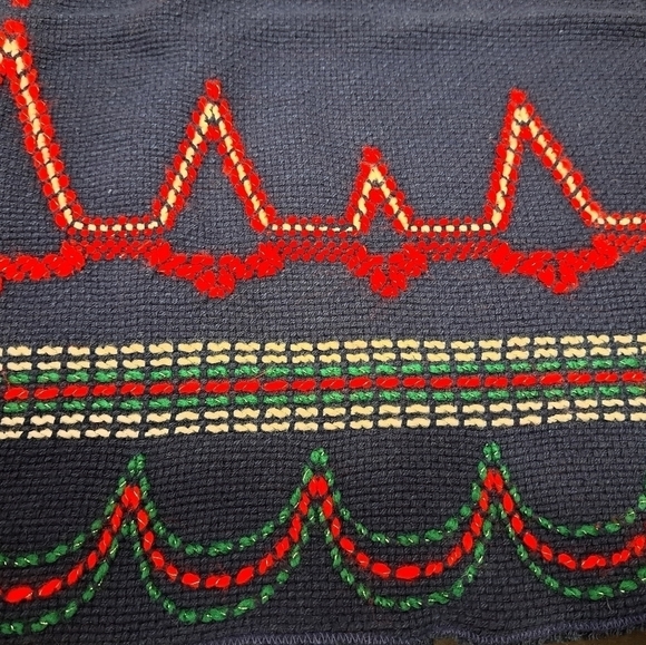 Holiday Table Runner  Size 21.5"×65" - Picture 4 of 4